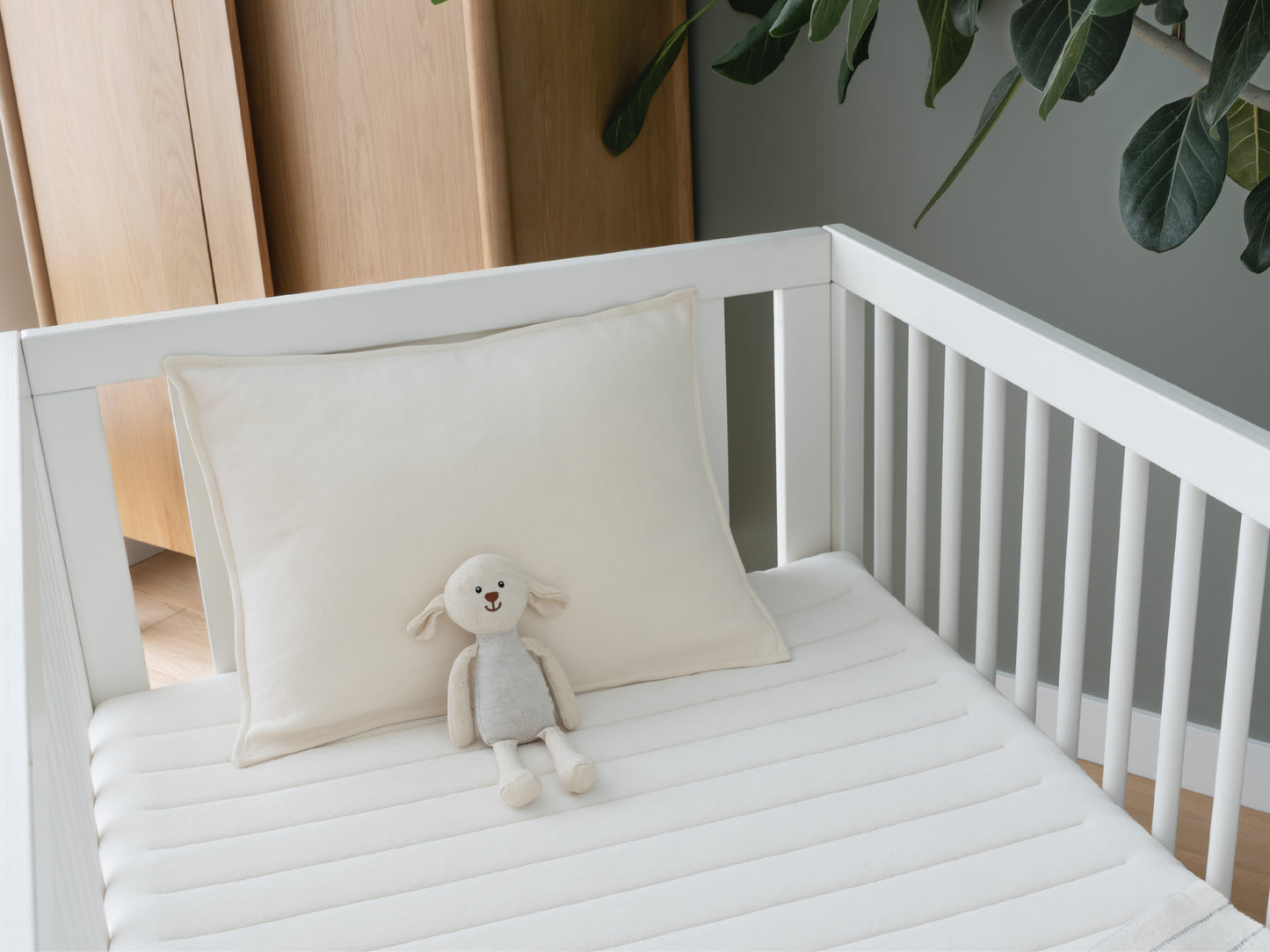 Organic crib mattress for babies